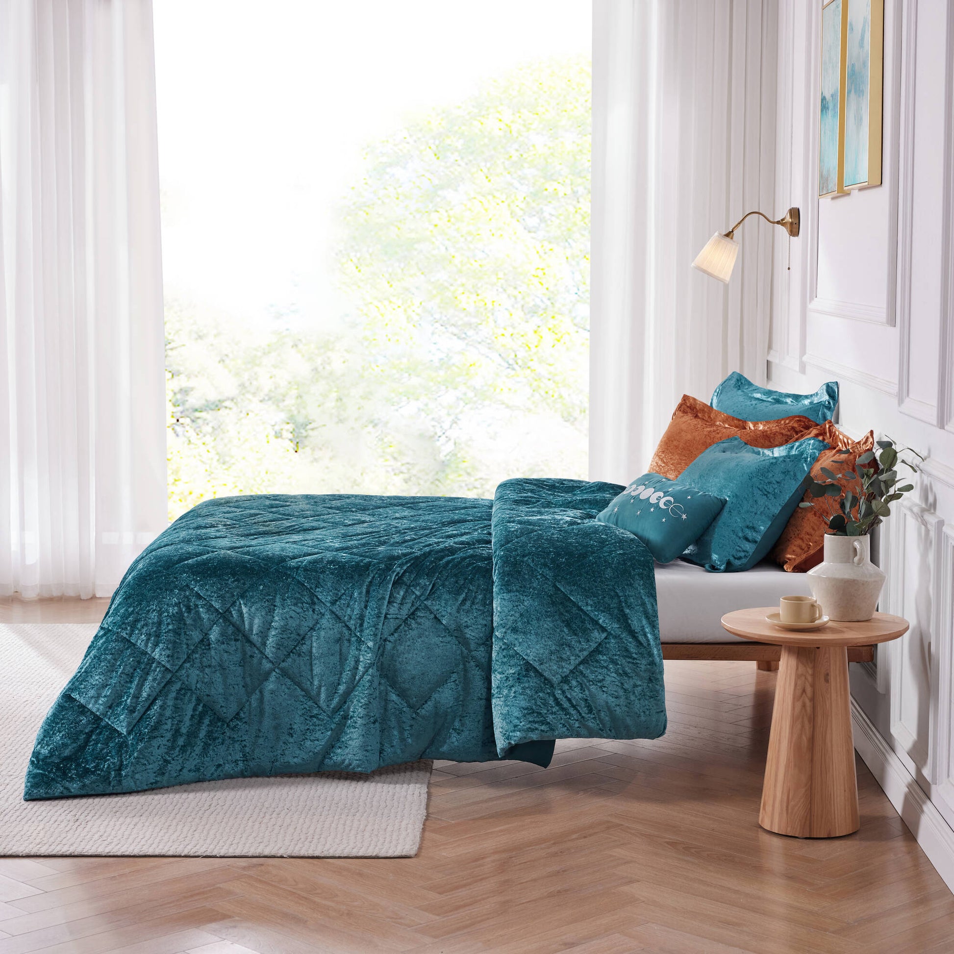 Intelligent Design Velvet Duvet Cover Set with Throw Pillow