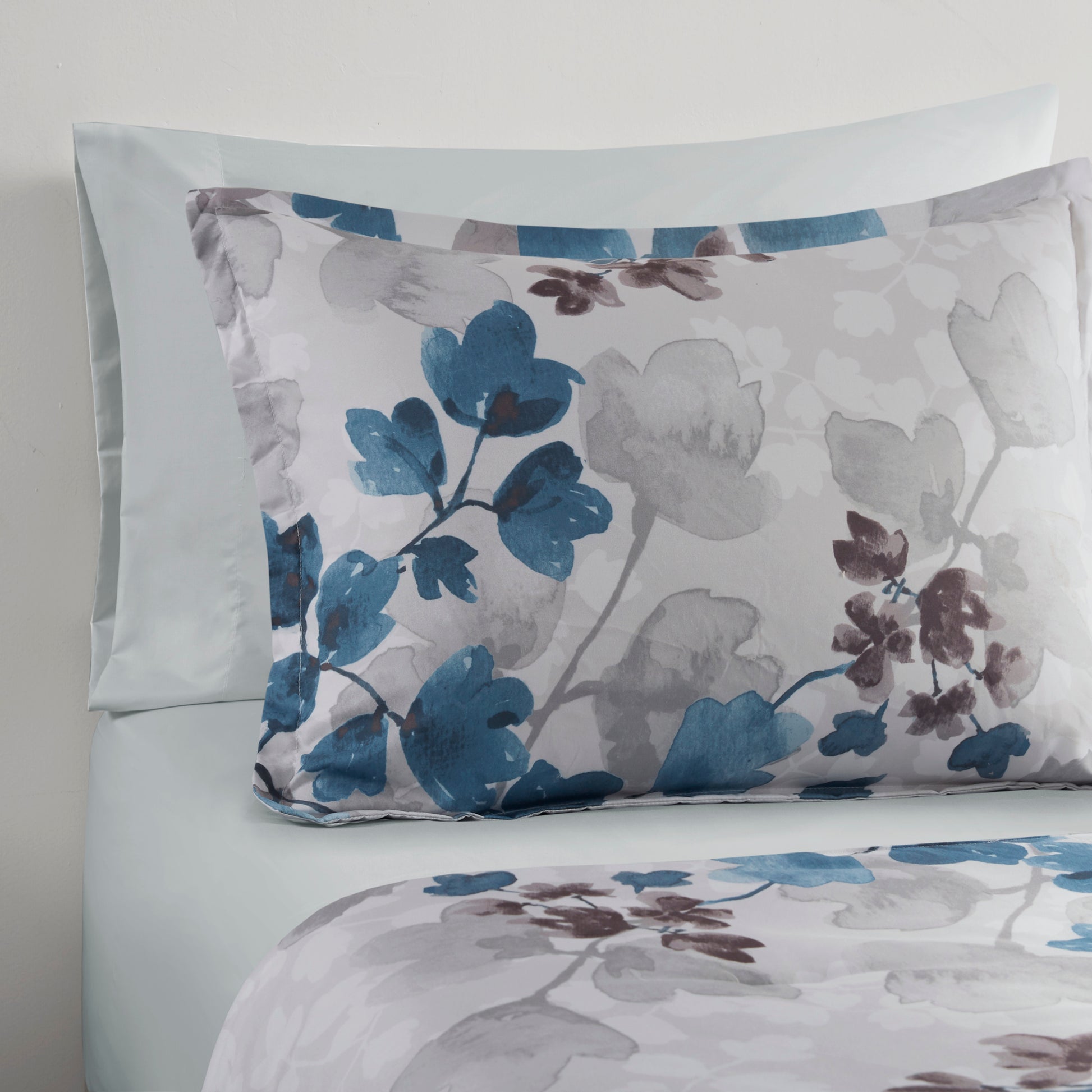 Regency Heights Alexis Comforter Set
