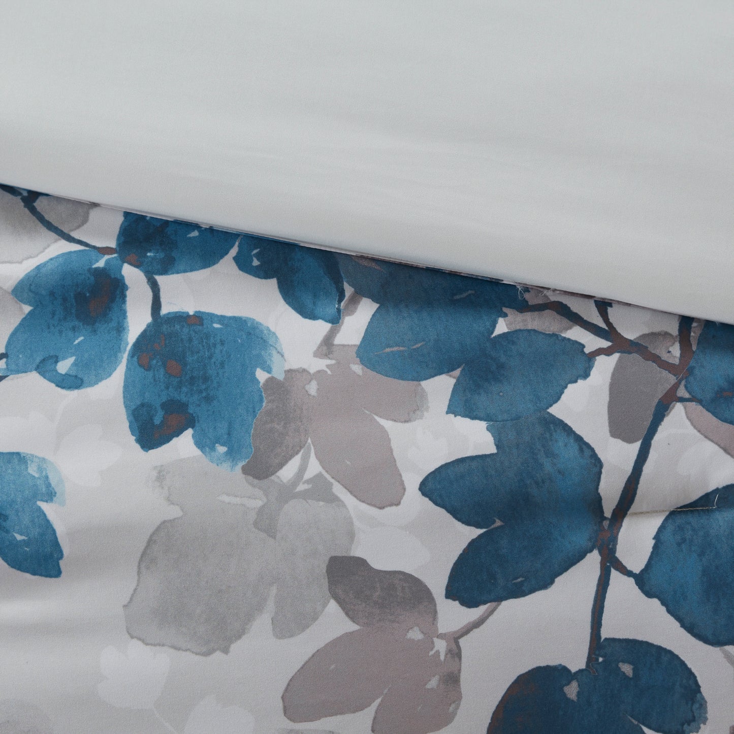Regency Heights Alexis Comforter Set