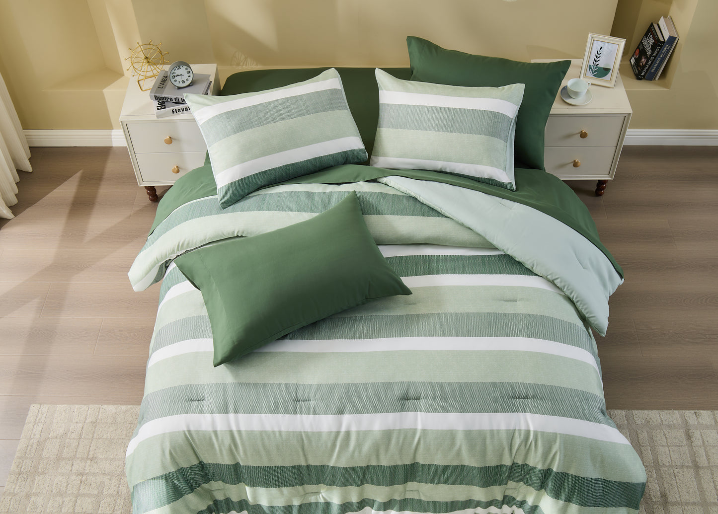 Blais Comforter Set