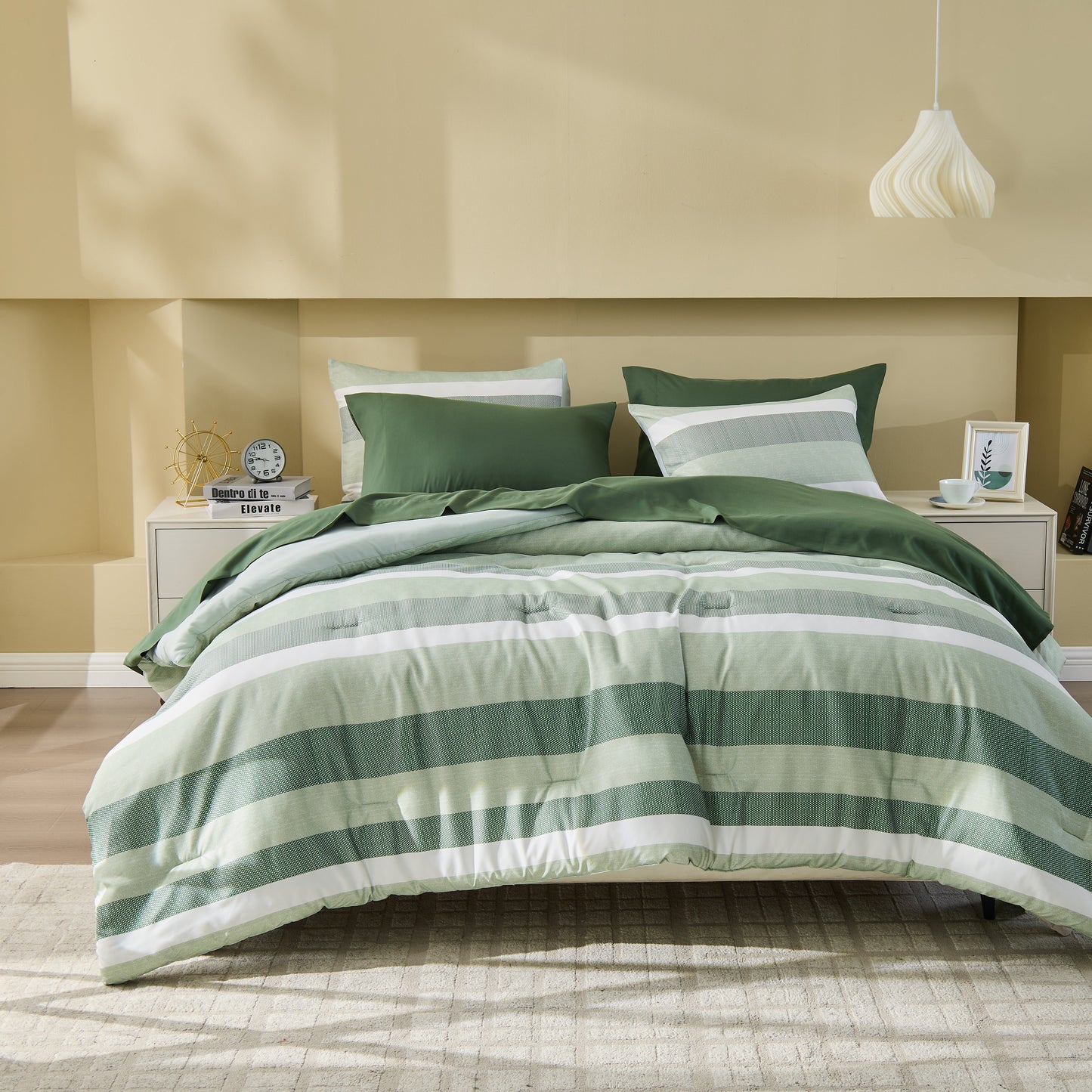 Blais Comforter Set