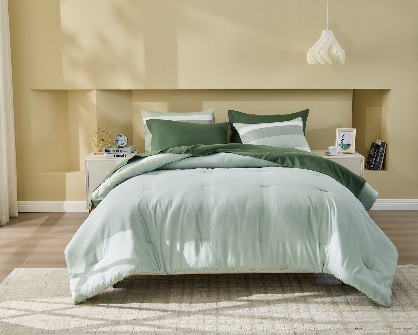 Blais Comforter Set