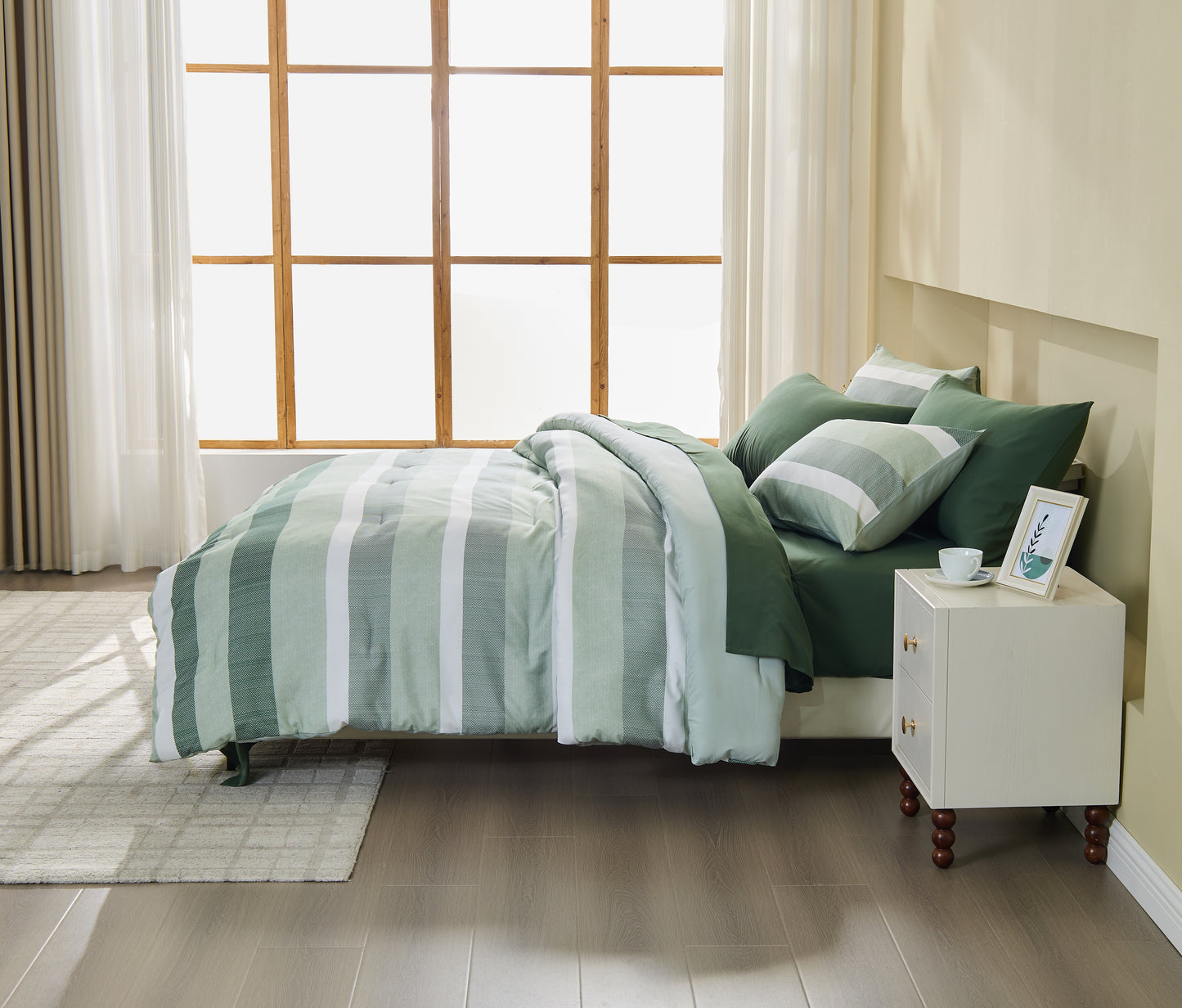 Blais Comforter Set