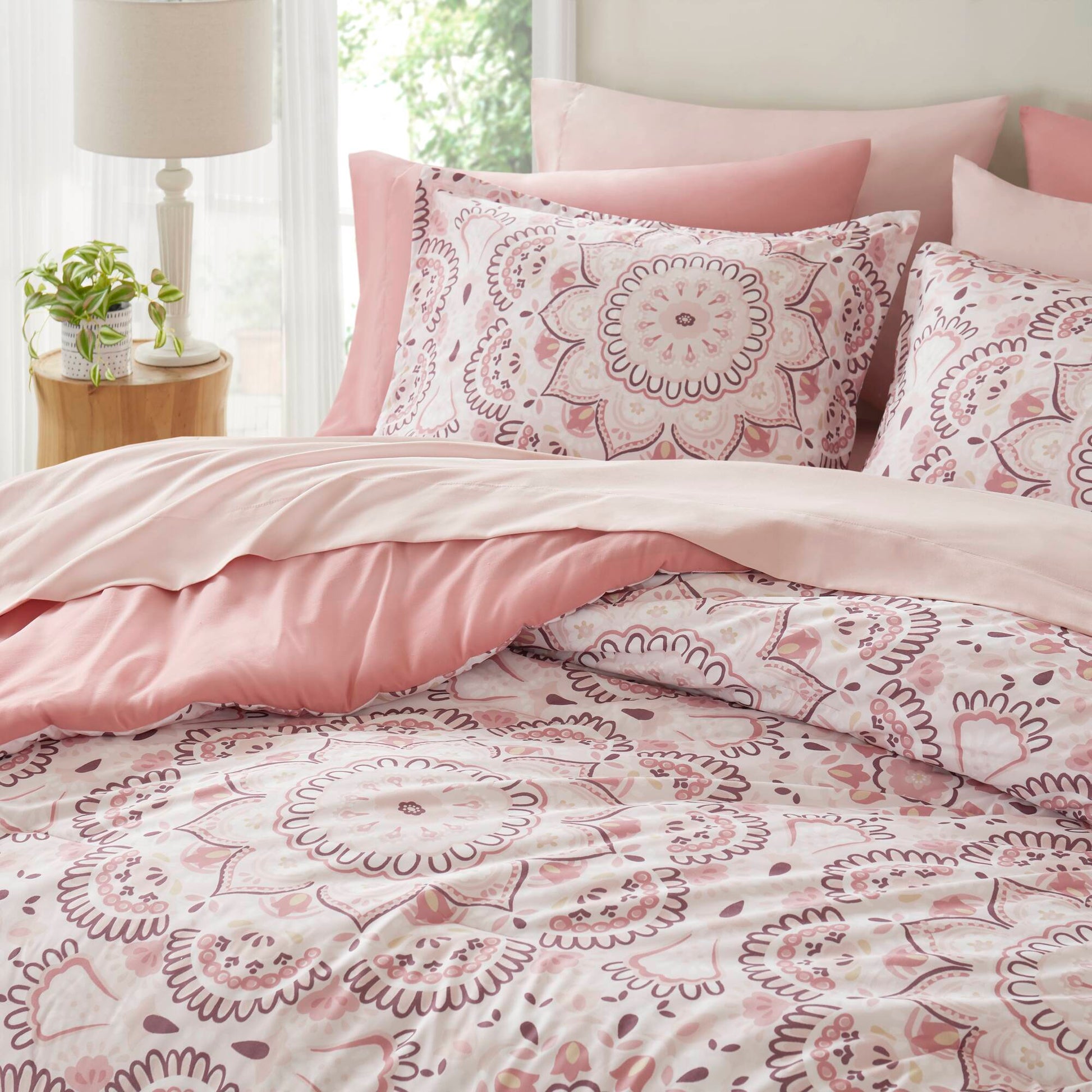 Regency Heights Cara Comforter Set