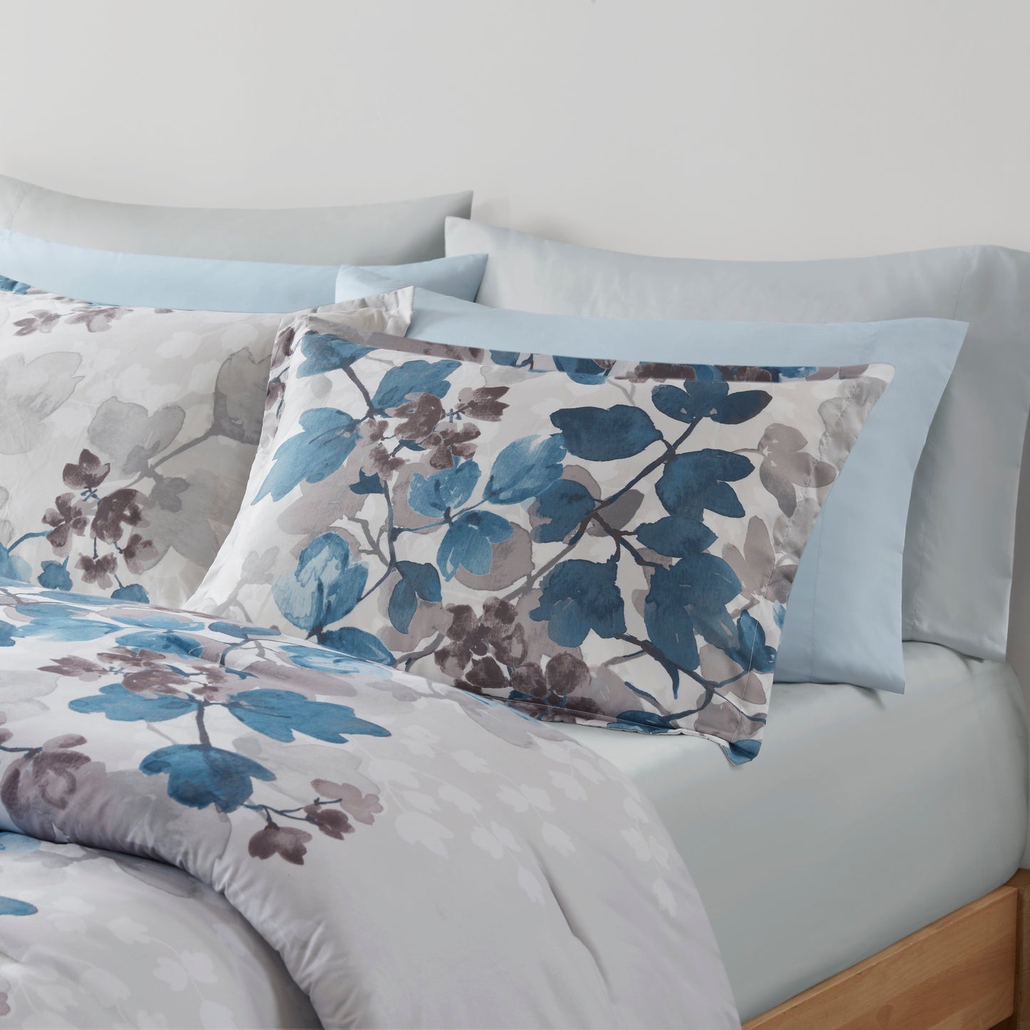 Regency Heights Alexis Comforter Set