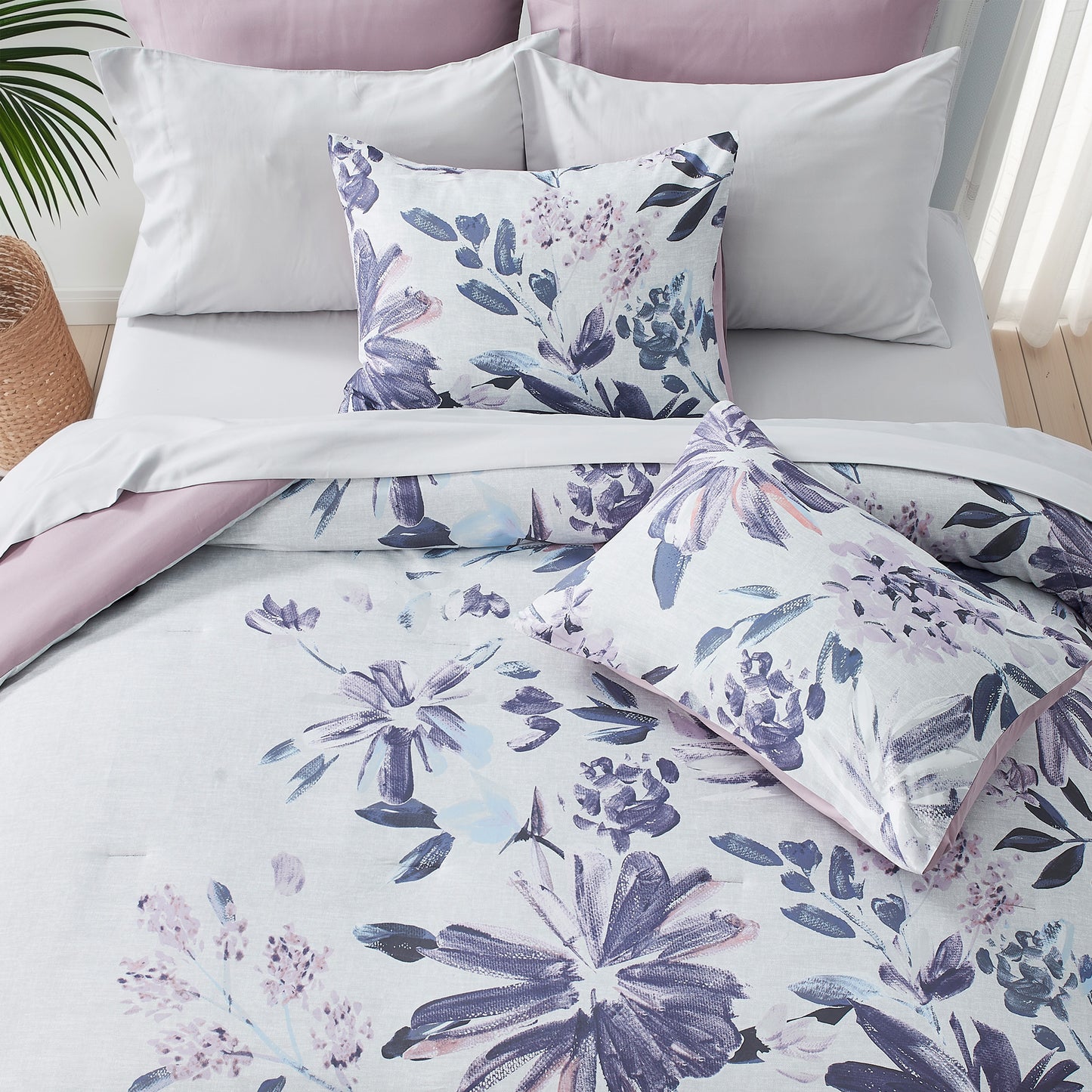 Regency Heights Moran Comforter set