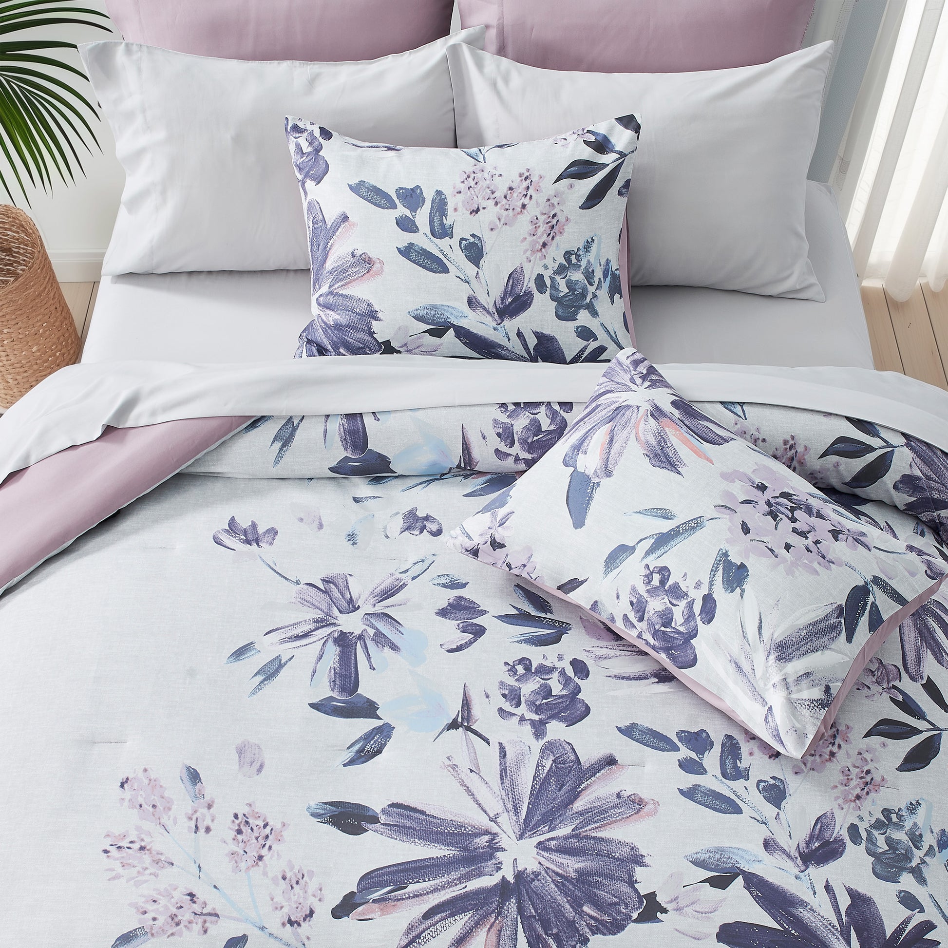 Regency Heights Moran Comforter set