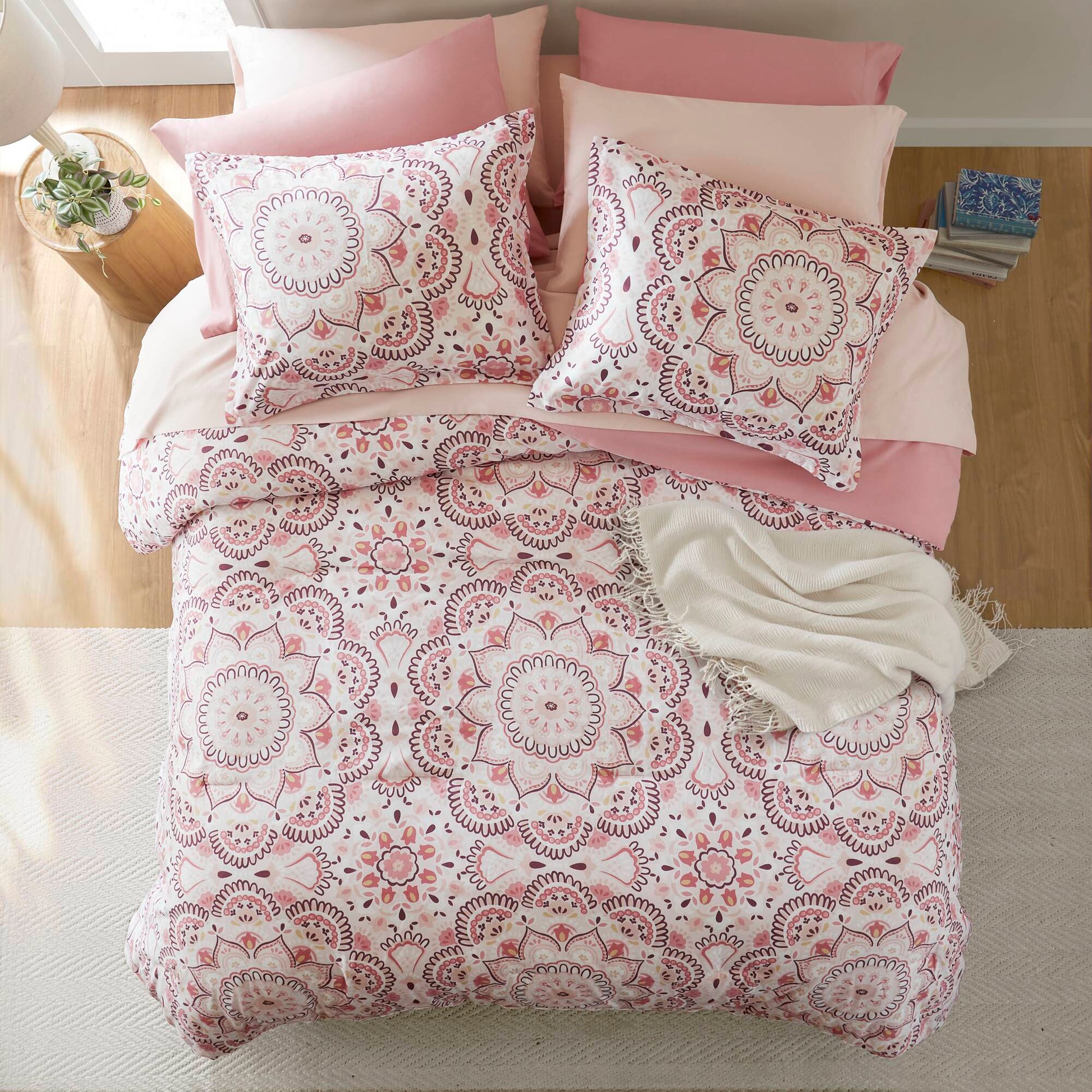 Regency Heights Cara Comforter Set
