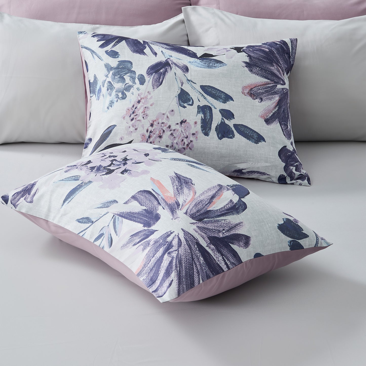 Regency Heights Moran Comforter set