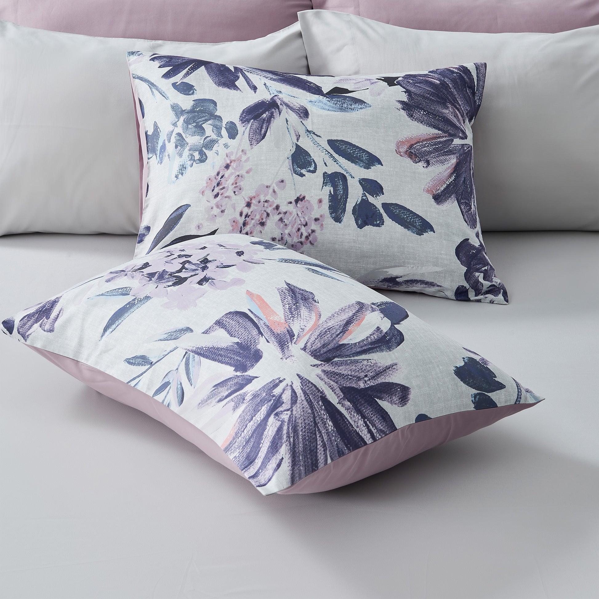 Regency Heights Moran Comforter set