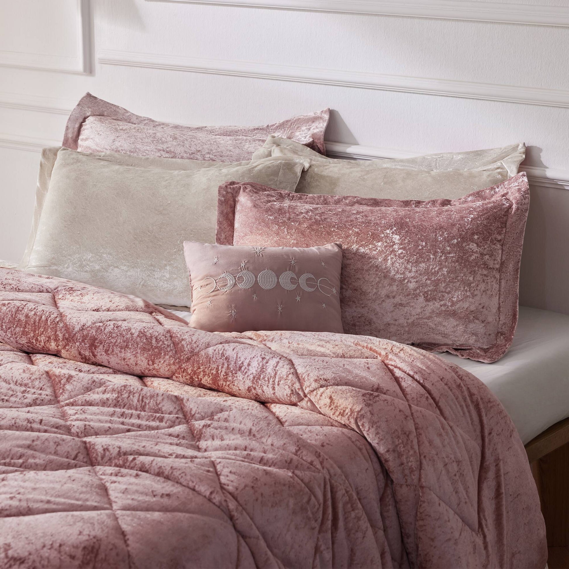 Regency Heights Felicia Comforter Set