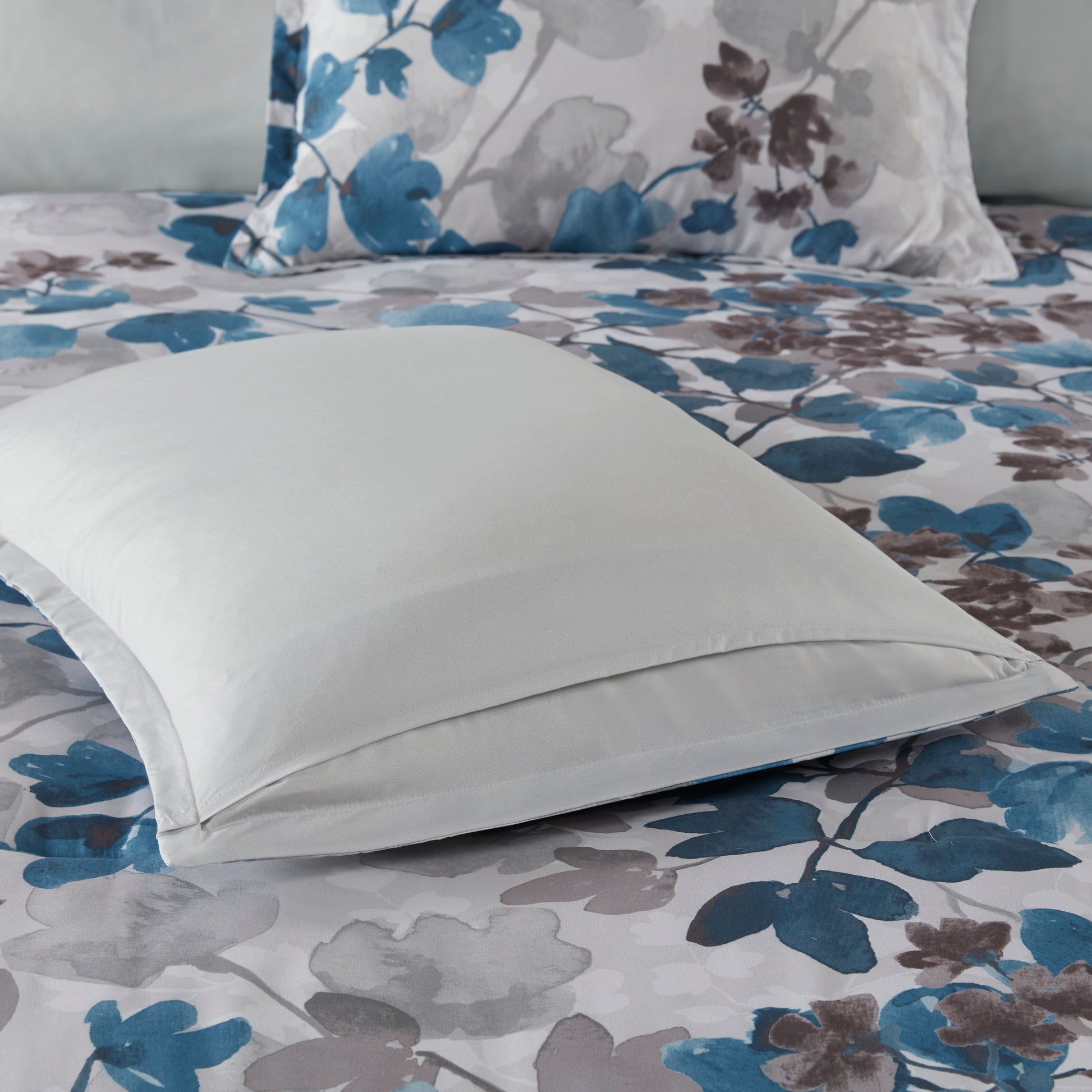 Regency Heights Alexis Comforter Set
