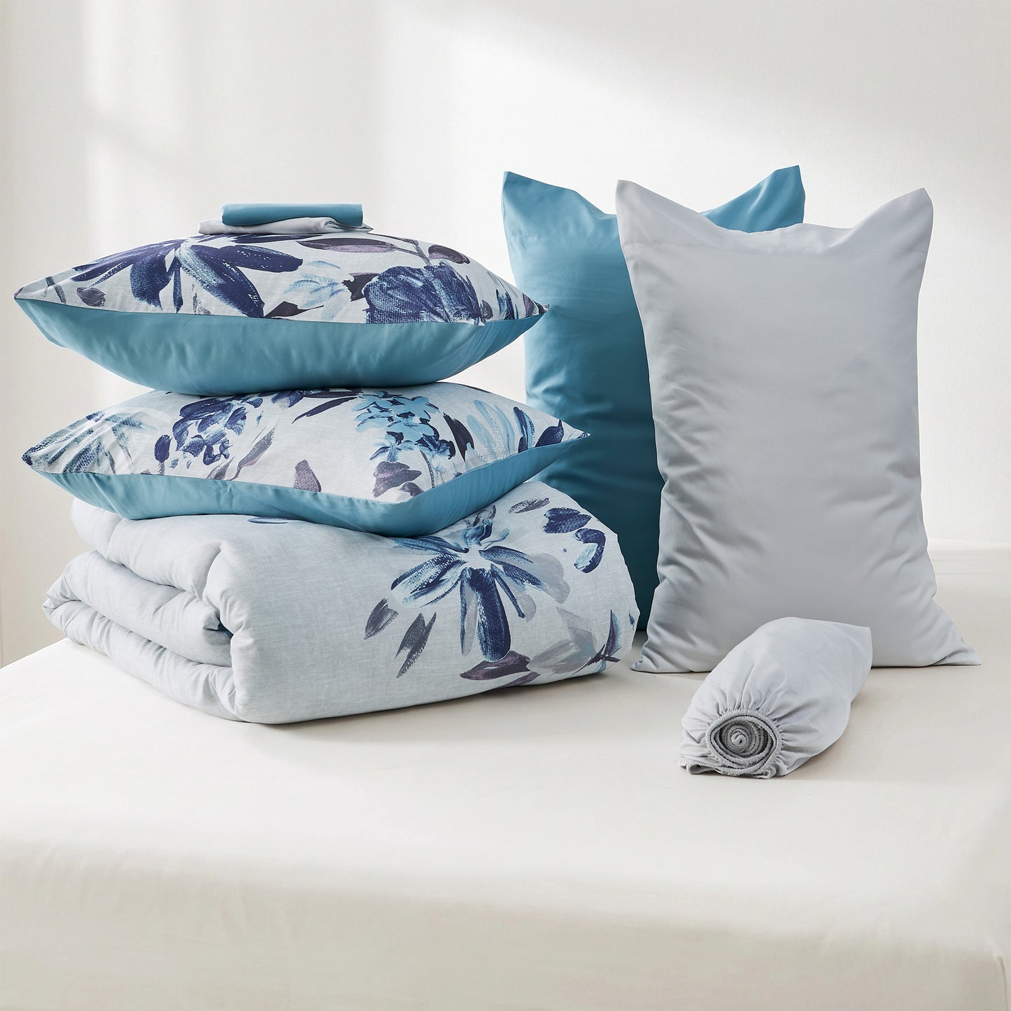 Regency Heights Moran Comforter set