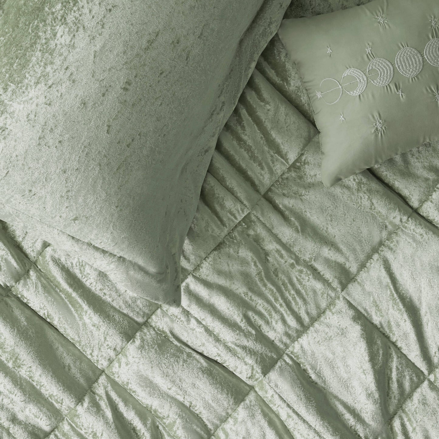 Intelligent Design Velvet Duvet Cover Set with Throw Pillow