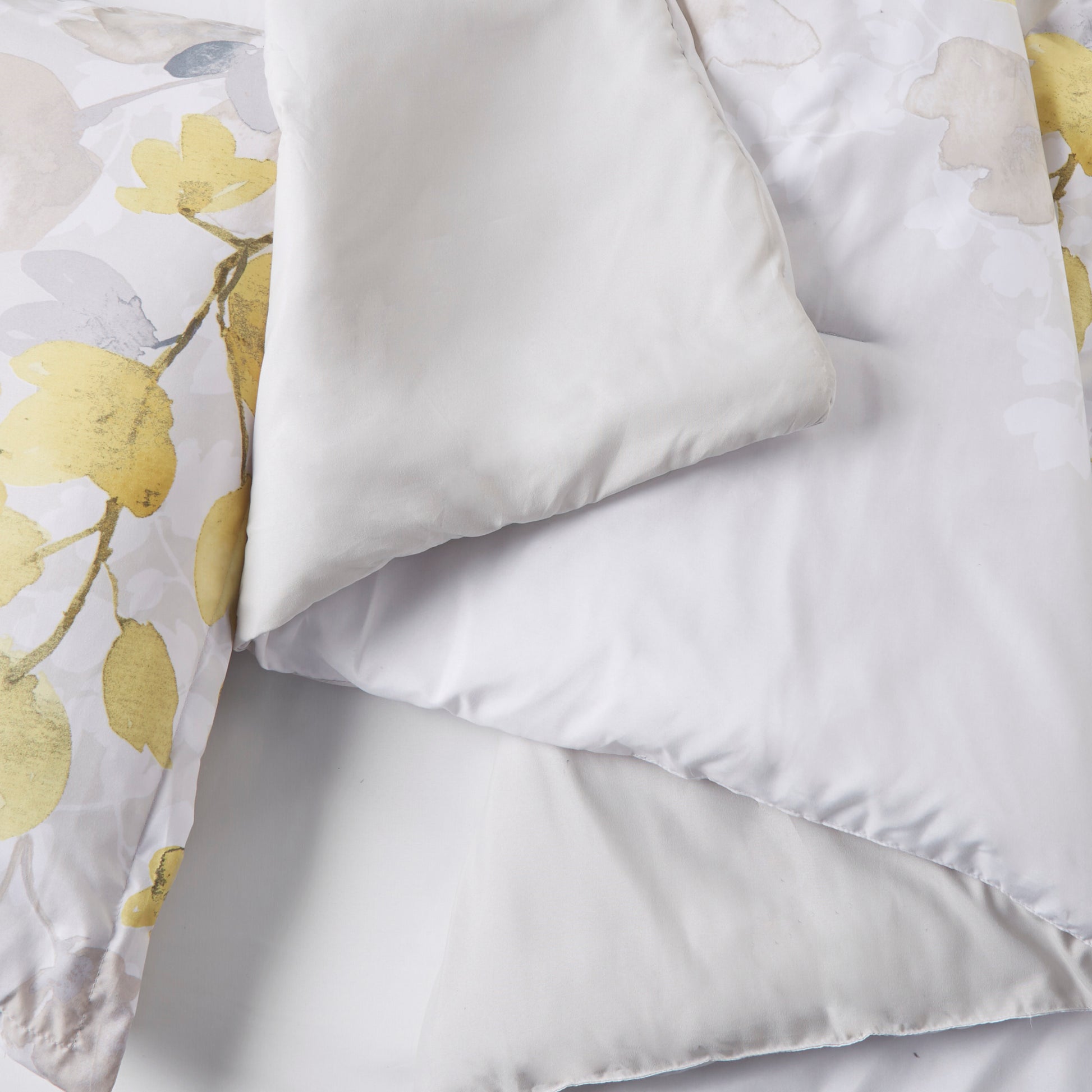 Regency Heights Alexis Comforter Set