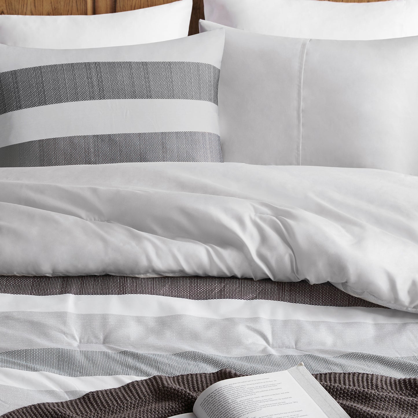 Blais Comforter Set