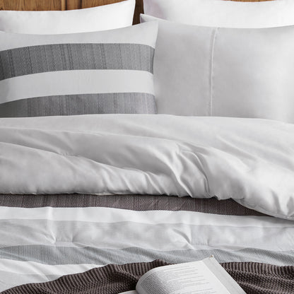 Blais Comforter Set