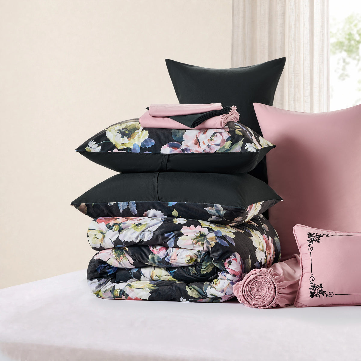 Donya Comforter Set