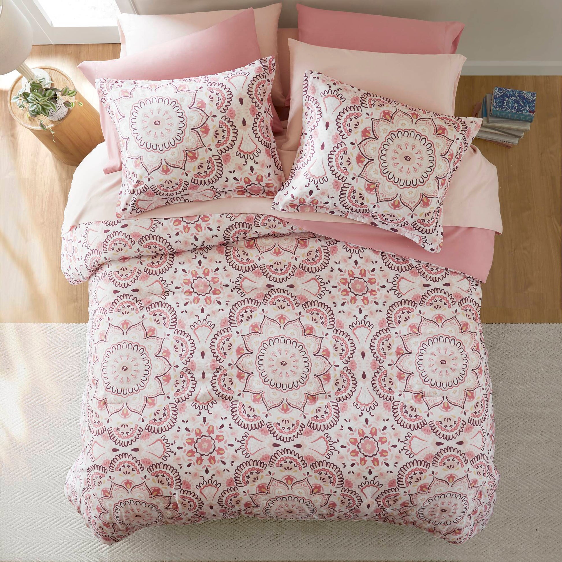 Regency Heights Cara Comforter Set