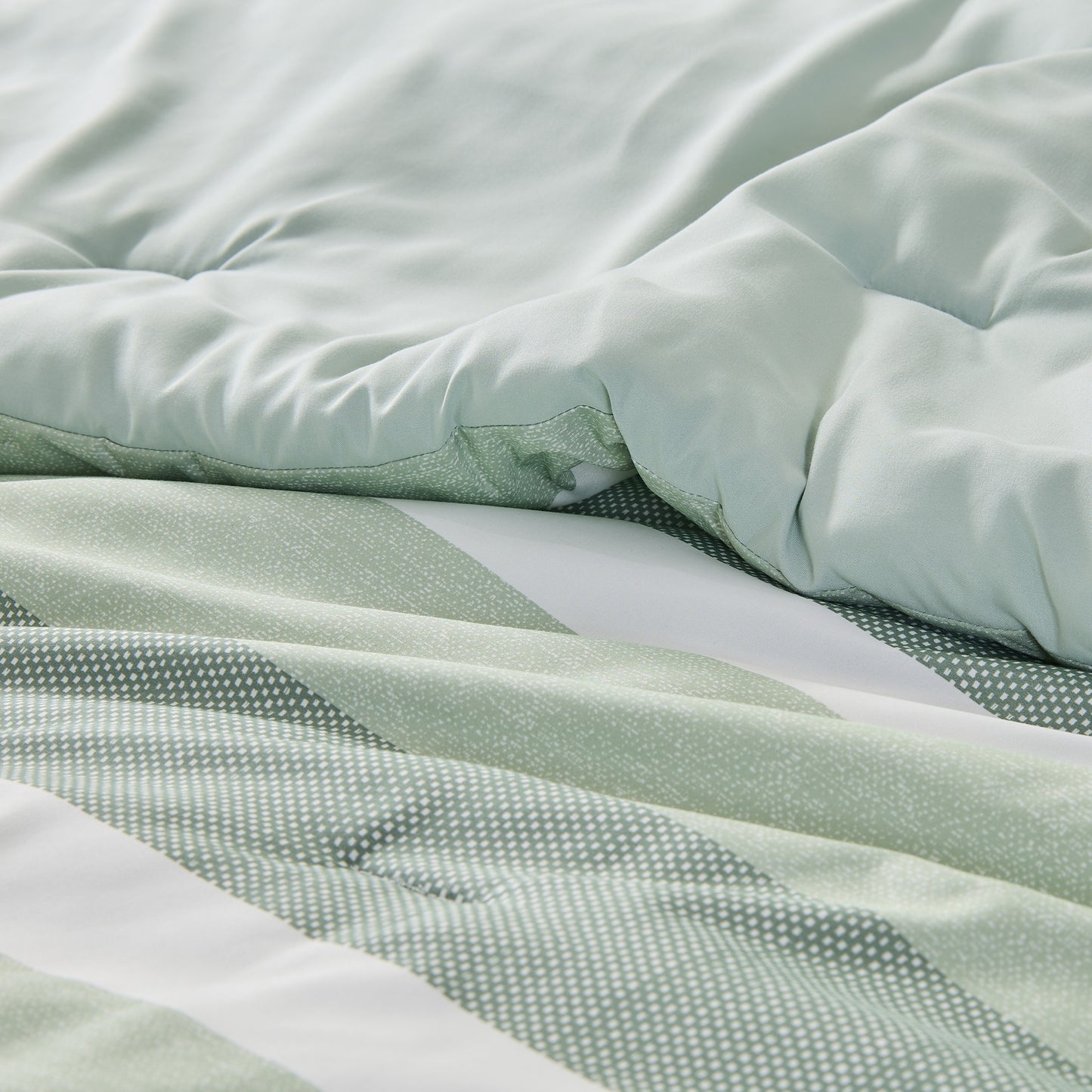 Regency Heights Blake Comforter Set