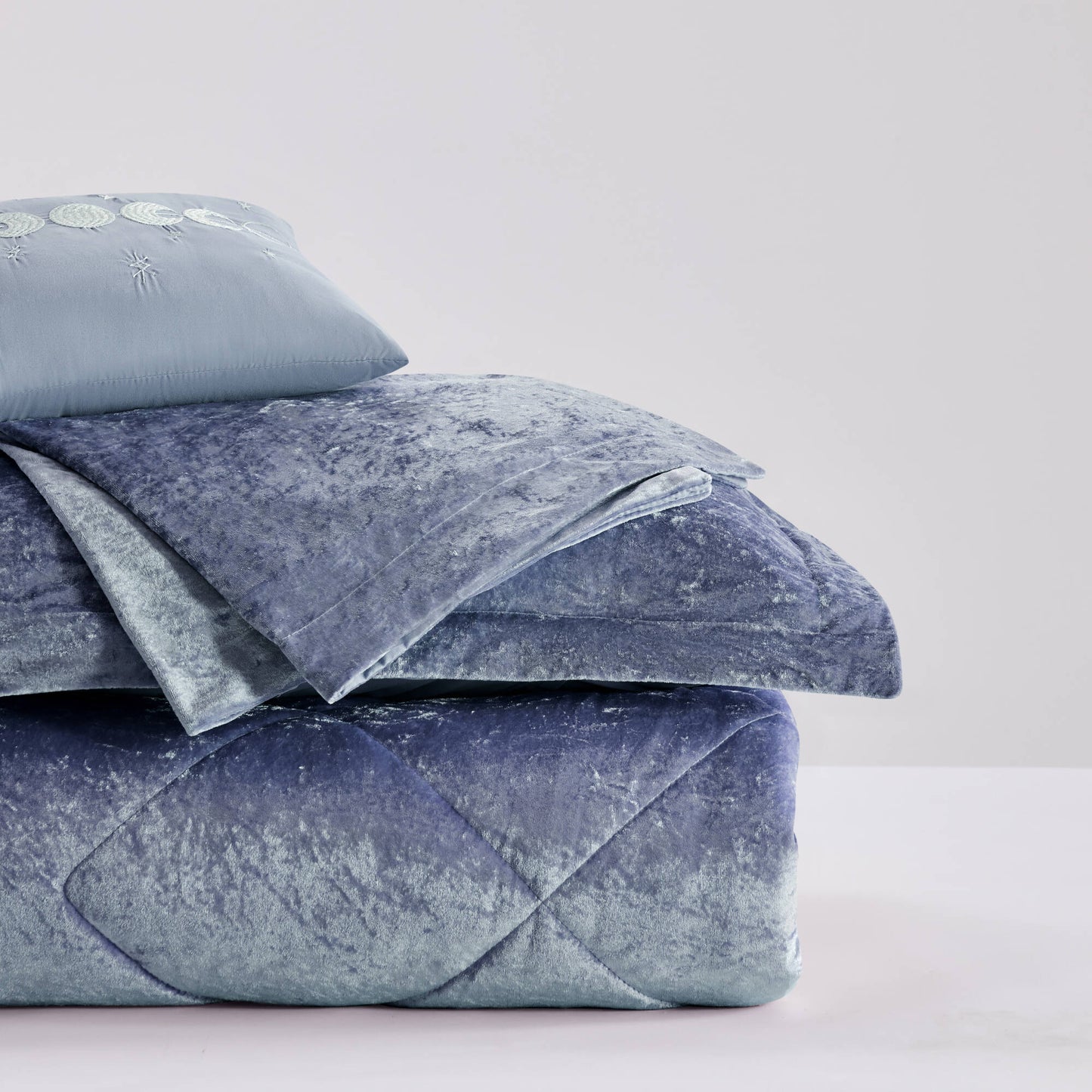 Intelligent Design Velvet Duvet Cover Set with Throw Pillow