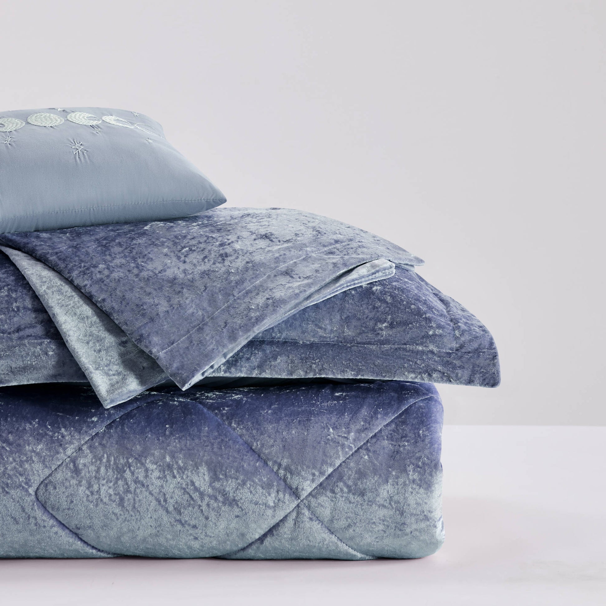 Intelligent Design Velvet Duvet Cover Set with Throw Pillow
