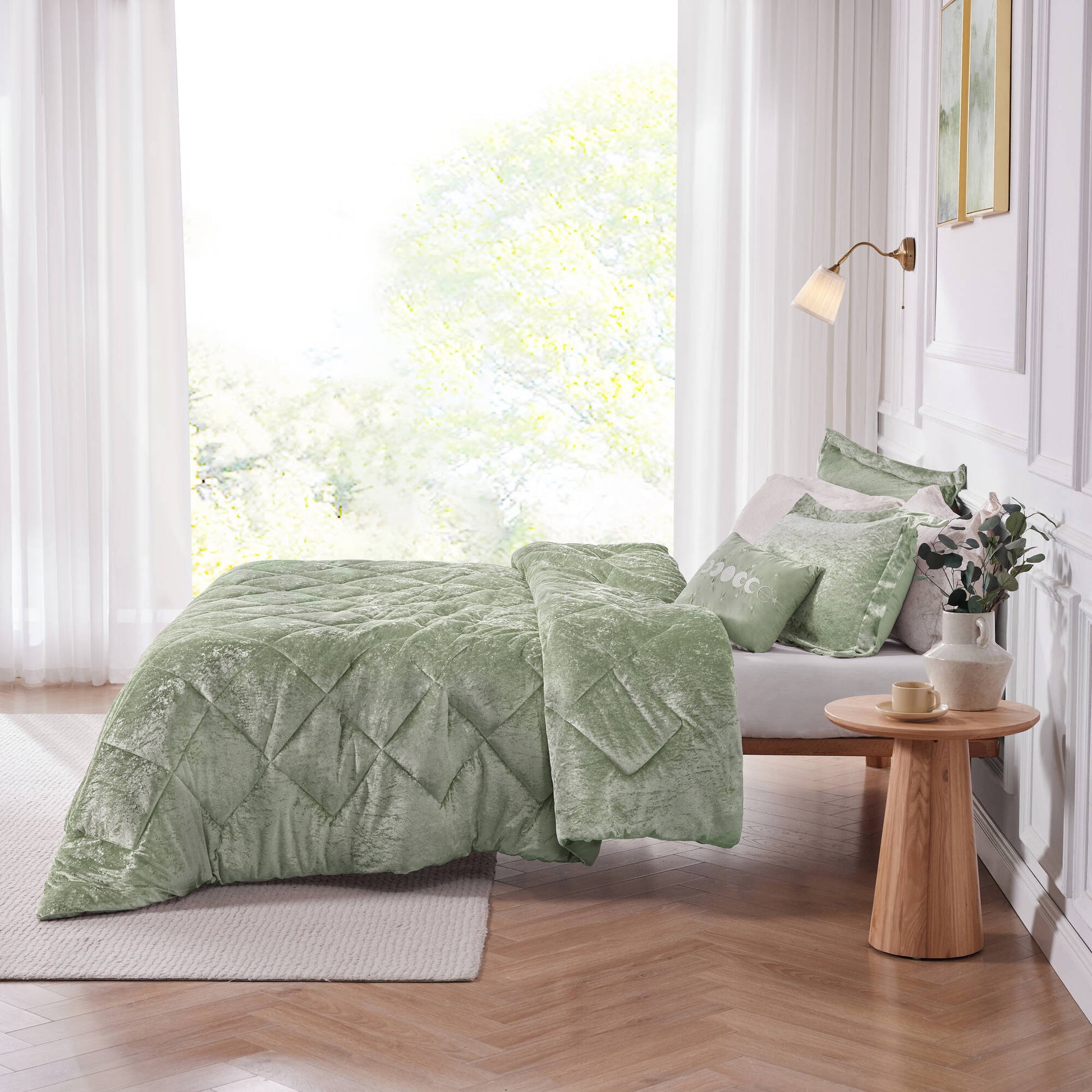 Intelligent Design Velvet Duvet Cover Set with Throw Pillow