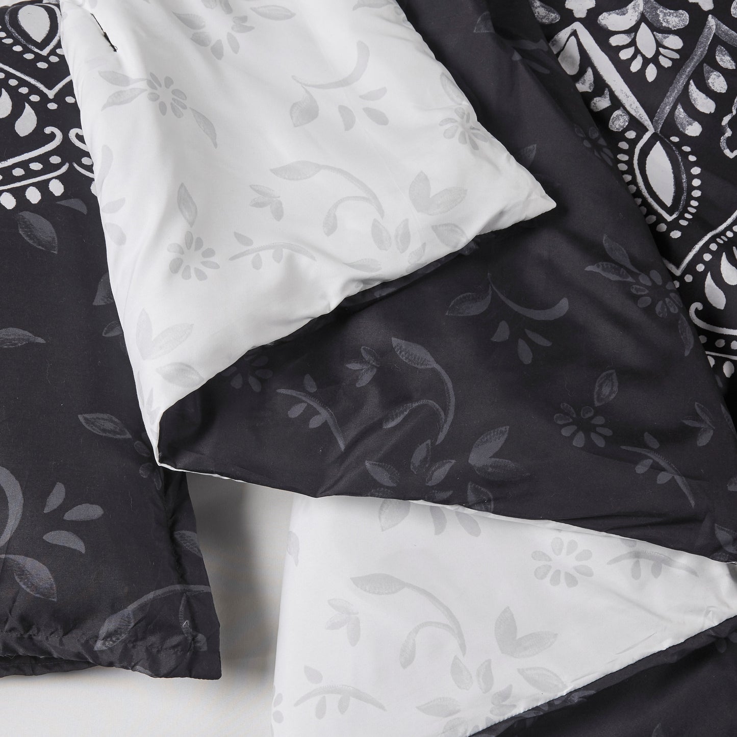 Elava Complete Bed with Sheet Set