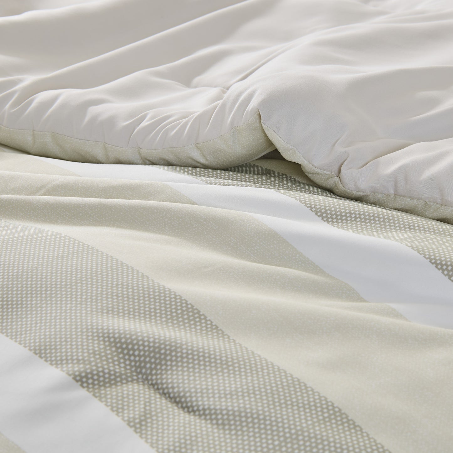 Regency Heights Blake Comforter Set
