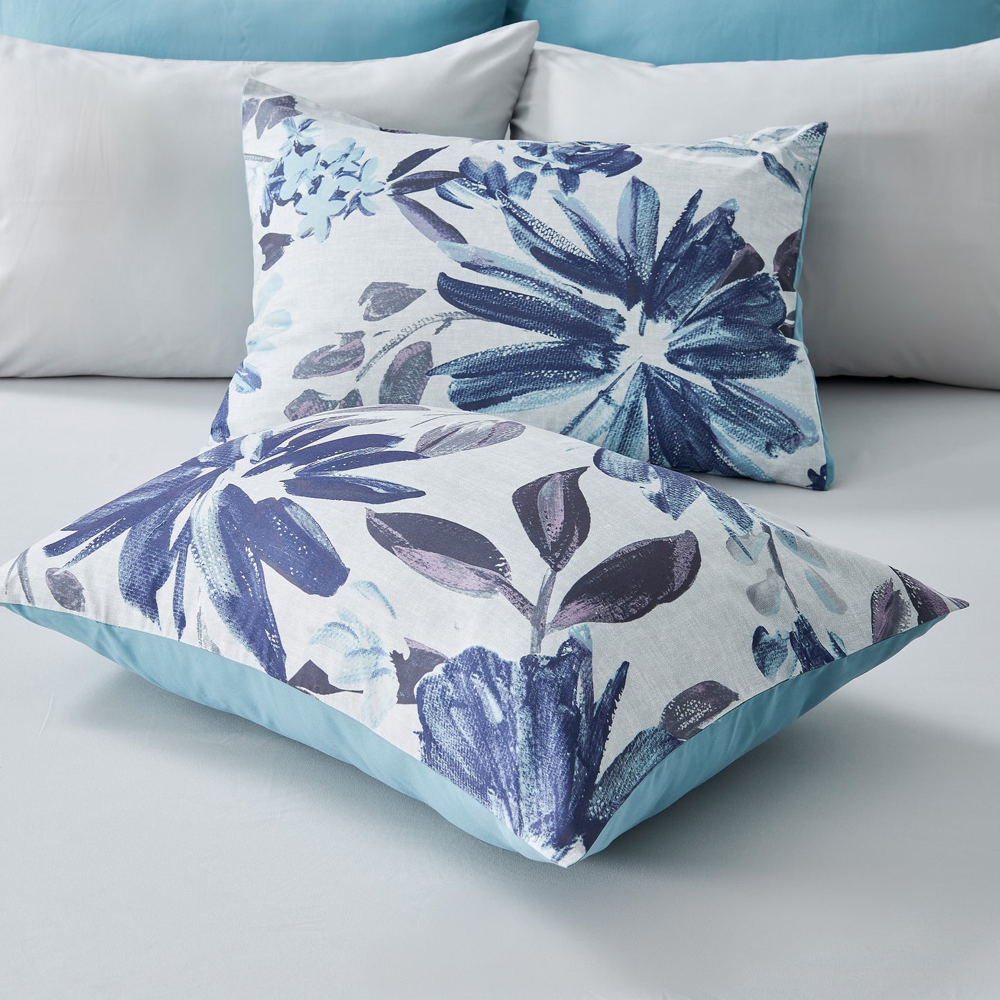 Regency Heights Moran Comforter set