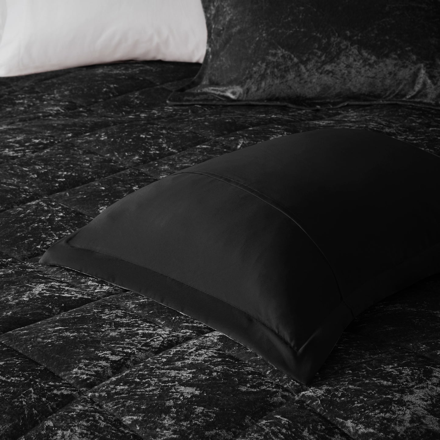 Flora 100% Polyester Velvet Comforter Set