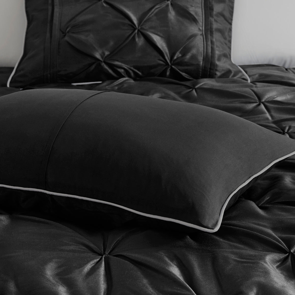 Laurel 100% Polyester Pieced Pleated 7pcs Tufted Comforter Set
